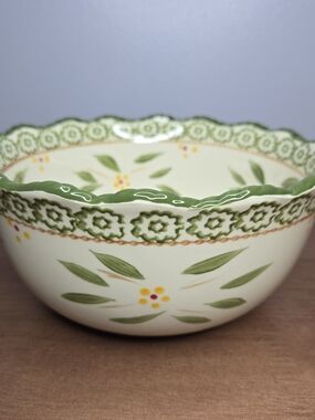 Temp-tations Old World Green 8" 1.5 Qt Scalloped Cassarole Serving Bowl